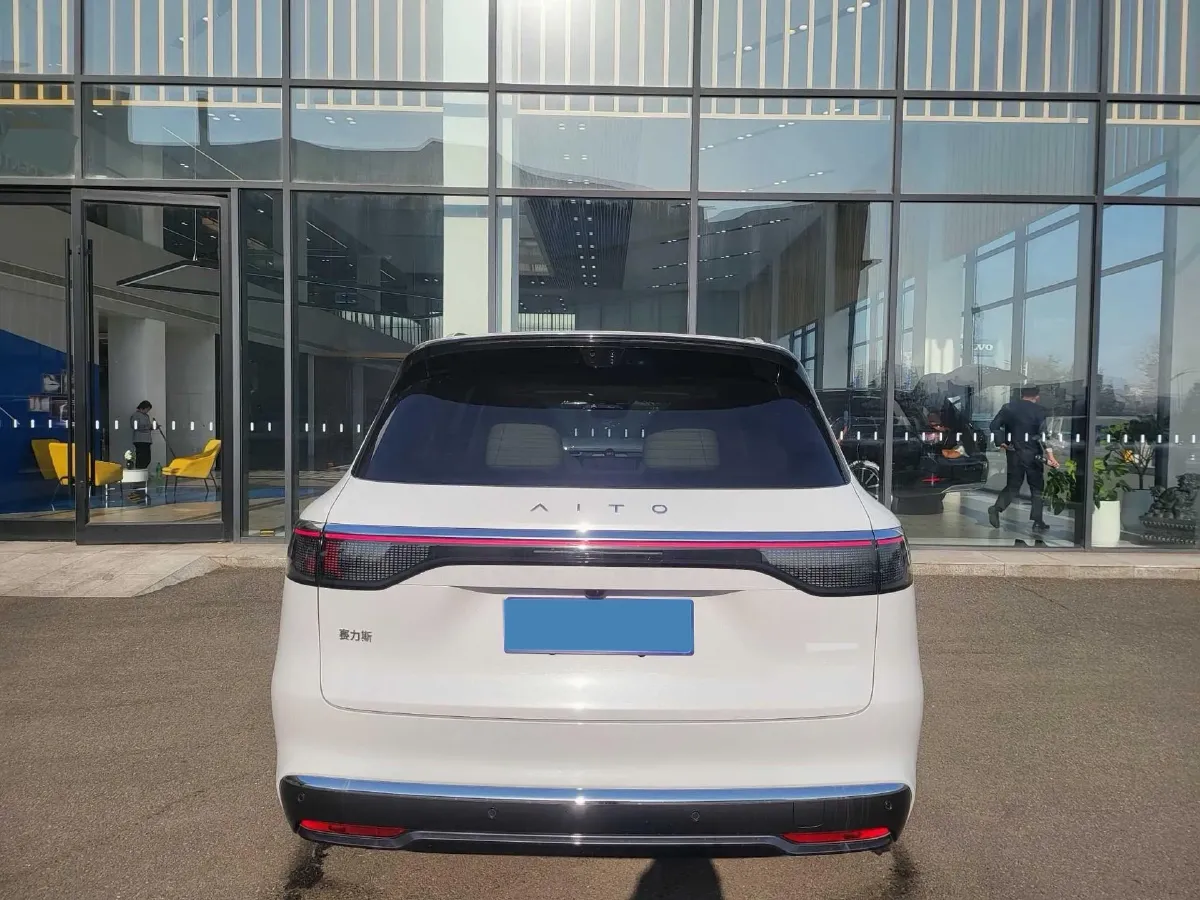 2025 AITO AITO M8 REEV 160HP REEV 53.4KWH,autocango,china used car exporter,china ev exporter,chinese used car exporter,chinese used ev exporter
