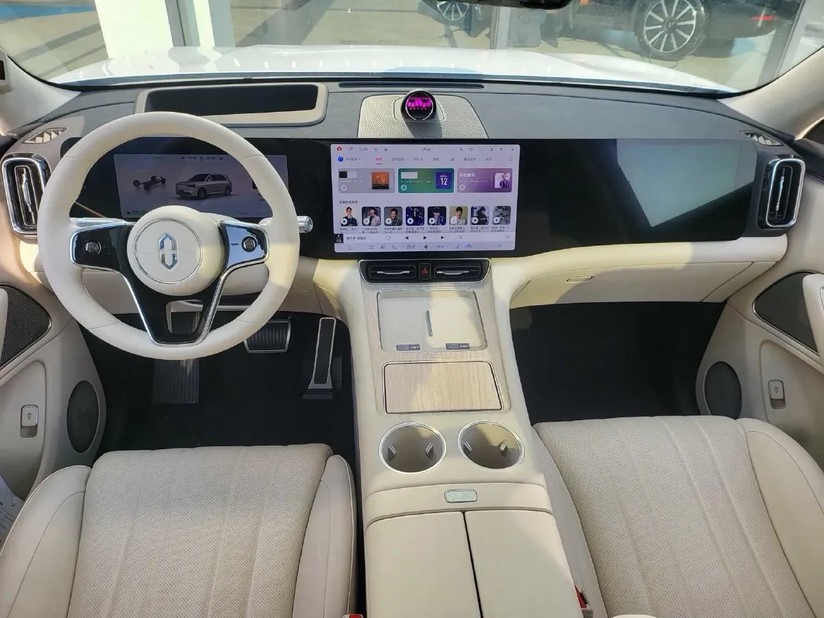 2025 AITO AITO M8 REEV 160HP REEV 53.4KWH,autocango,china used car exporter,china ev exporter,chinese used car exporter,chinese used ev exporter