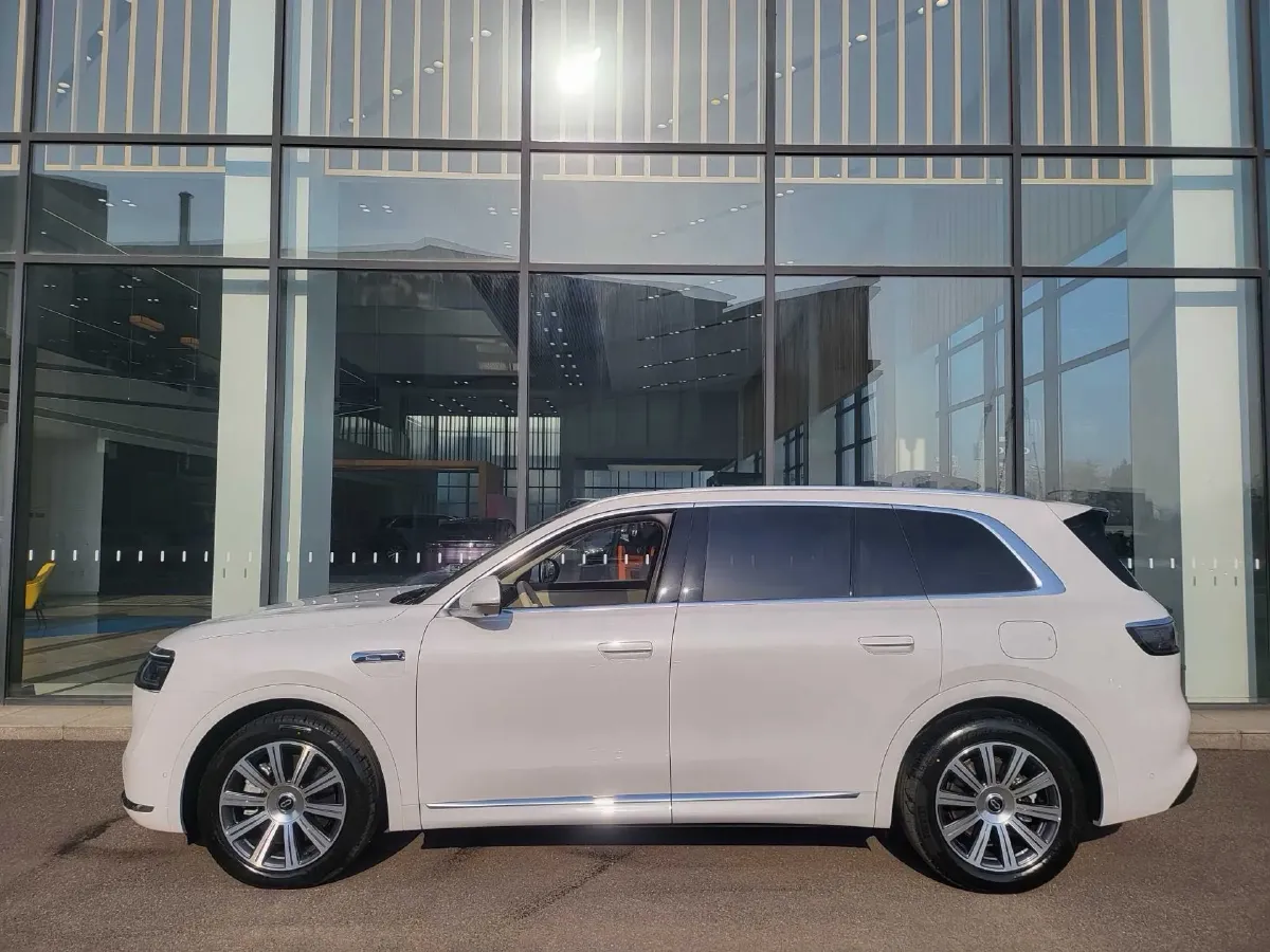 2025 AITO AITO M8 REEV 160HP REEV 53.4KWH,autocango,china used car exporter,china ev exporter,chinese used car exporter,chinese used ev exporter