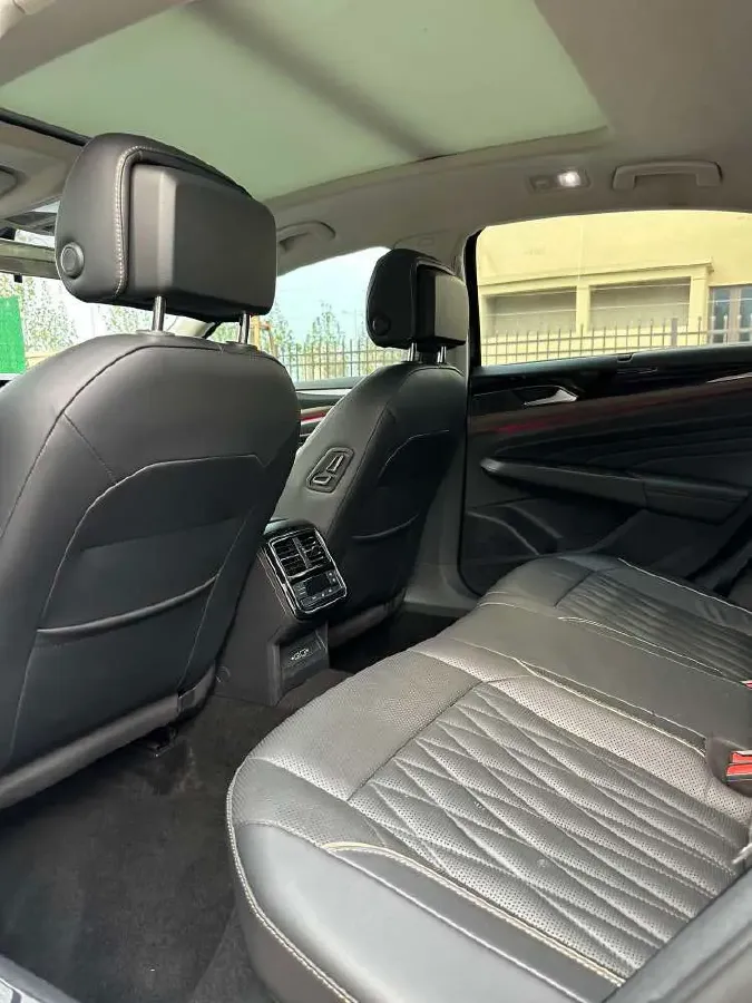 2023 Volkswagen Passat 2.0T 186HP L4 7DCT,autocango,china used car exporter,china ev exporter,chinese used car exporter,chinese used ev exporter