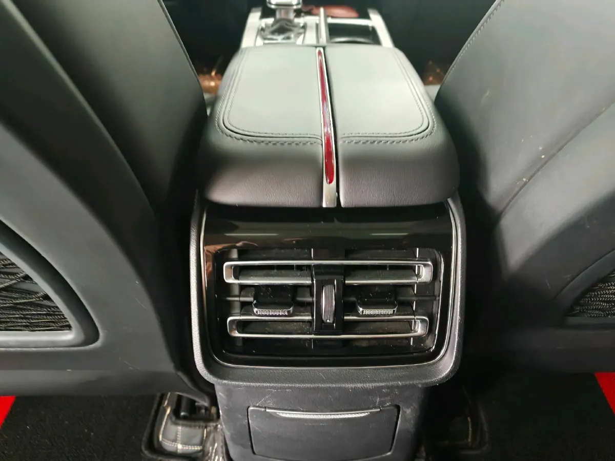 2025 HongQi HS5 2.0T 252HP L4 8AT,autocango,china used car exporter,china ev exporter,chinese used car exporter,chinese used ev exporter