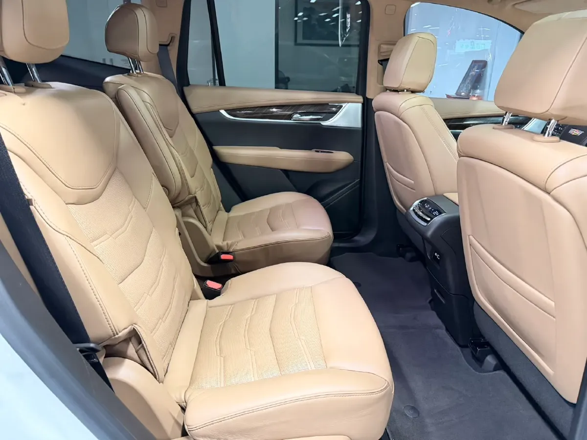 2022 Cadillac XT6 2.0T 237HP L4 9AT,autocango,china used car exporter,china ev exporter,chinese used car exporter,chinese used ev exporter