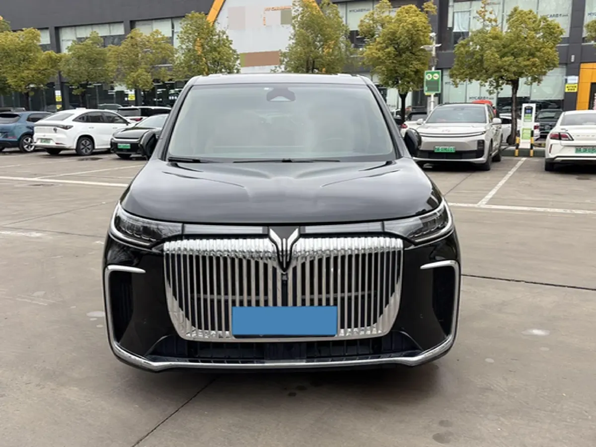 2025 Voyah Dream 1.5T 150HP L4 PHEV 41.7KWH,autocango,china used car exporter,china ev exporter,chinese used car exporter,chinese used ev exporter