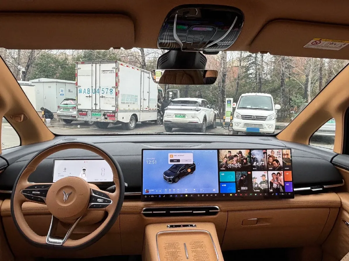 2025 Voyah Dream 1.5T 150HP L4 PHEV 41.7KWH,autocango,china used car exporter,china ev exporter,chinese used car exporter,chinese used ev exporter