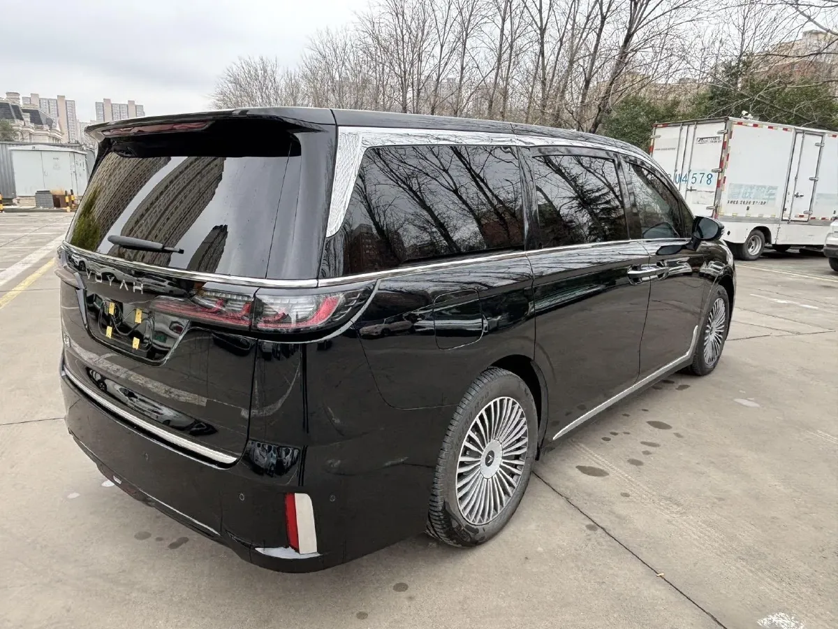 2025 Voyah Dream 1.5T 150HP L4 PHEV 41.7KWH,autocango,china used car exporter,china ev exporter,chinese used car exporter,chinese used ev exporter
