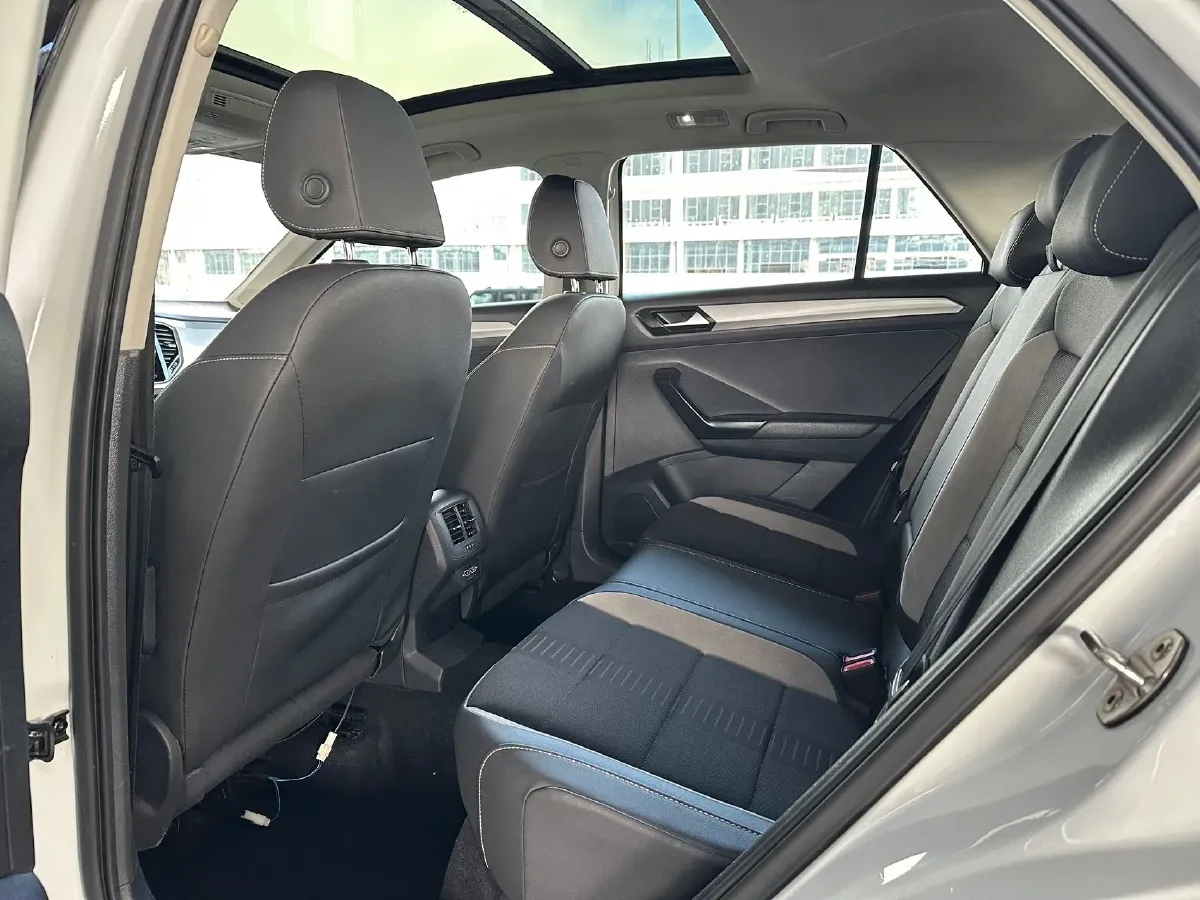 2022 Volkswagen T-Roc 1.4T 150HP L4 7DCT,autocango,china used car exporter,china ev exporter,chinese used car exporter,chinese used ev exporter