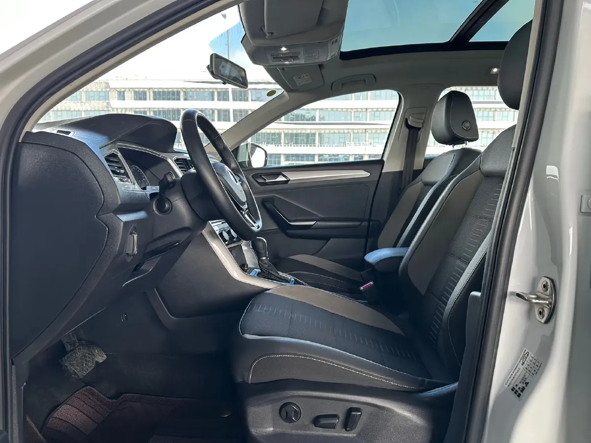 2022 Volkswagen T-Roc 1.4T 150HP L4 7DCT,autocango,china used car exporter,china ev exporter,chinese used car exporter,chinese used ev exporter