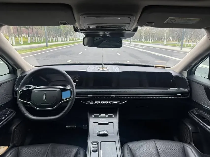 2023 Lincoln Corsair 2.0T 261HP L4 8AT,autocango,china used car exporter,china ev exporter,chinese used car exporter,chinese used ev exporter