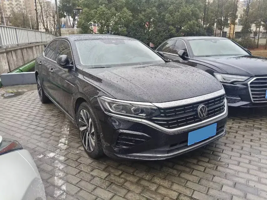 2022 Volkswagen Passat 2.0T 220HP L4 7DCT,autocango,china used car exporter,china ev exporter,chinese used car exporter,chinese used ev exporter