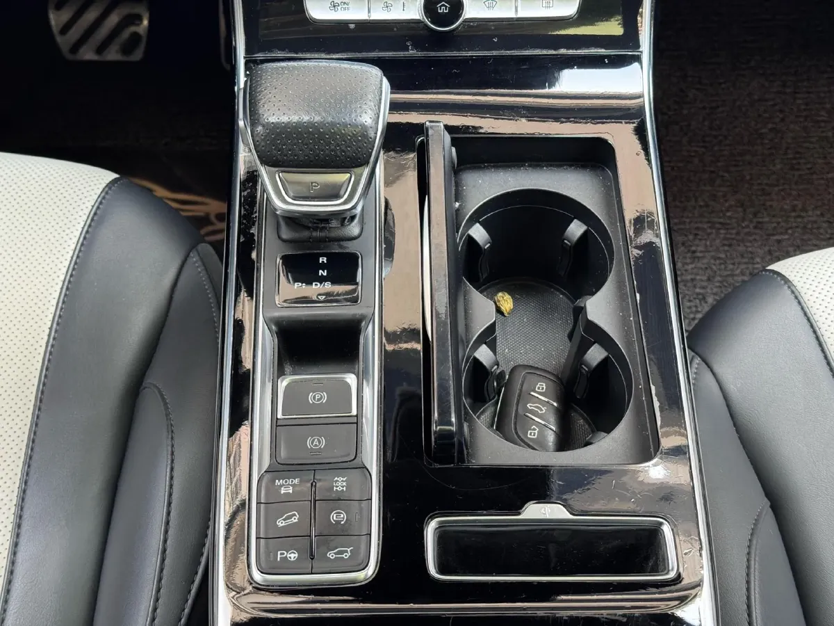 2019 Roewe RX5 MAX 2.0T 231HP L4 6DCT,autocango,china used car exporter,china ev exporter,chinese used car exporter,chinese used ev exporter