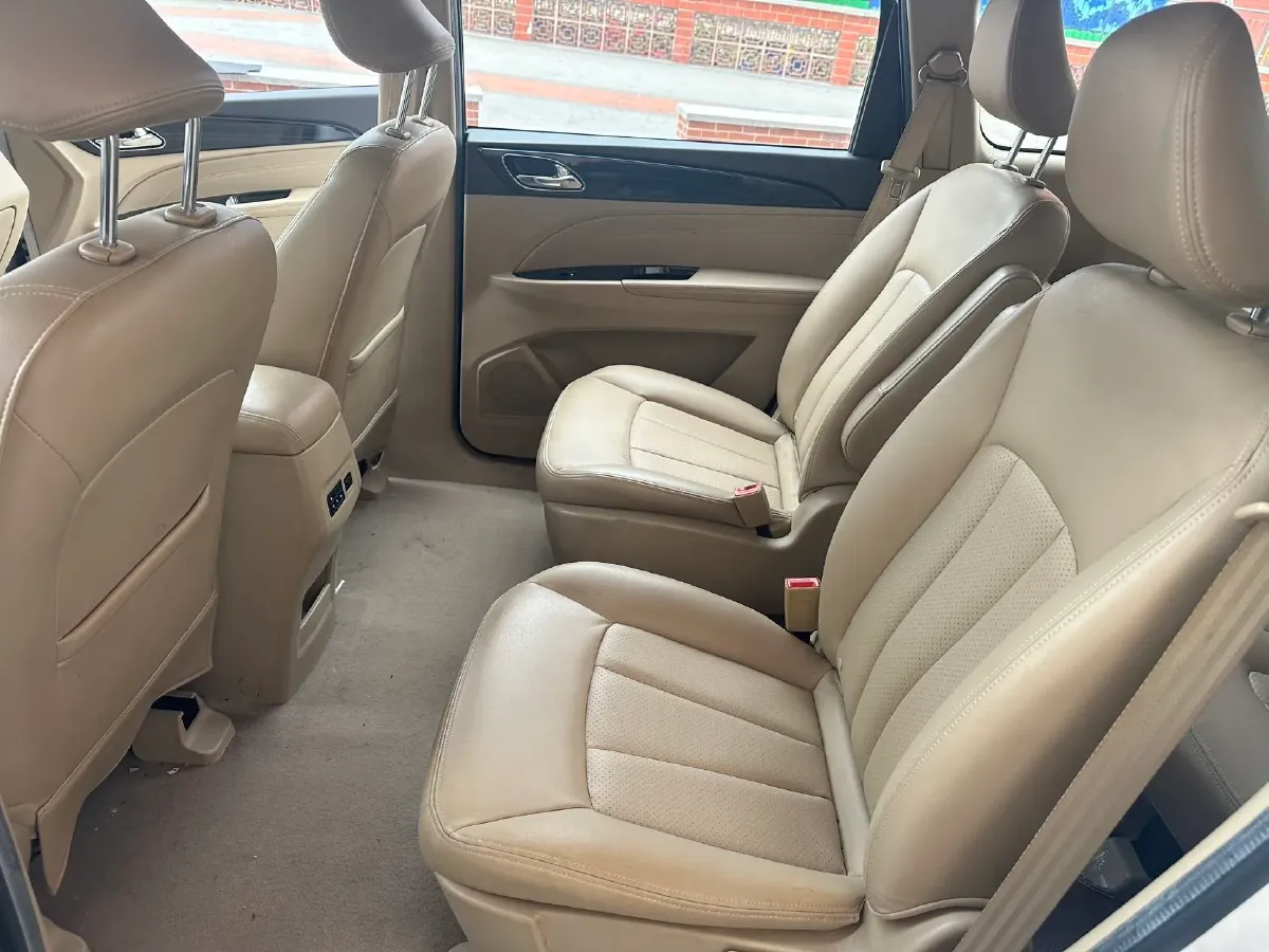 2016 BaoJun 560 1.5T 150HP L4 6MT,autocango,china used car exporter,china ev exporter,chinese used car exporter,chinese used ev exporter