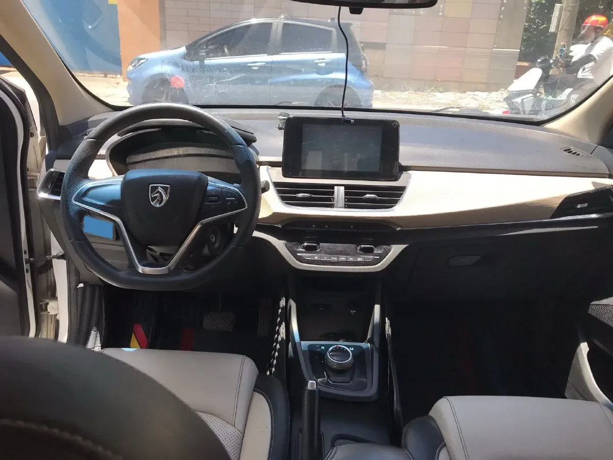 2019 BaoJun 360 1.5L 105HP L4 CVT,autocango,china used car exporter,china ev exporter,chinese used car exporter,chinese used ev exporter