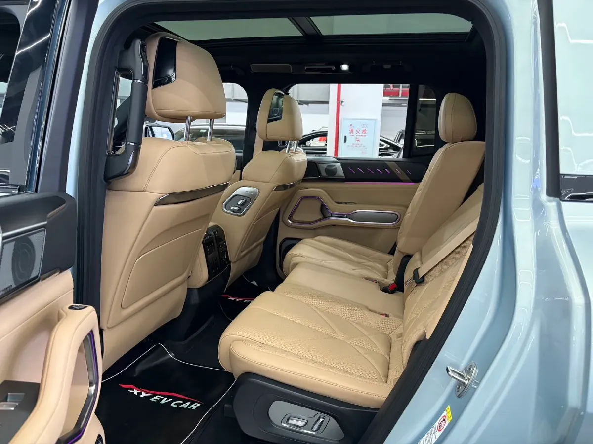 2025 FangChengBao Bao 8 2.0T 245HP L4 E-CVT PHEV 36.8KWH,autocango,china used car exporter,china ev exporter,chinese used car exporter,chinese used ev exporter