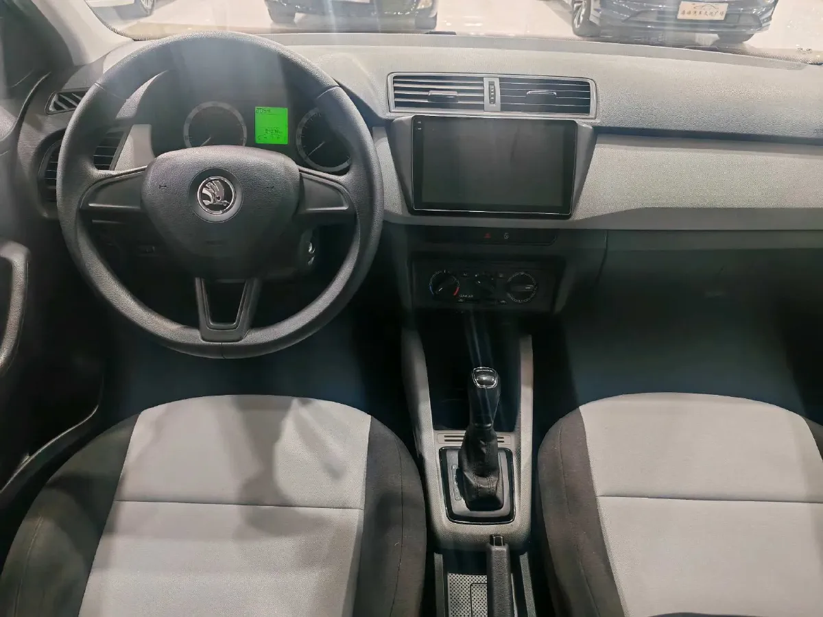 2017 Skoda Fabia 1.4L 90HP L4 6AT,autocango,china used car exporter,china ev exporter,chinese used car exporter,chinese used ev exporter
