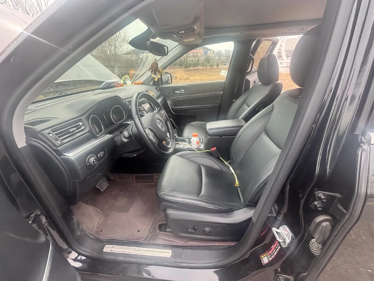 2018 Jeep Grand Commander 2.0T 265HP L4 9AT,autocango,china used car exporter,china ev exporter,chinese used car exporter,chinese used ev exporter