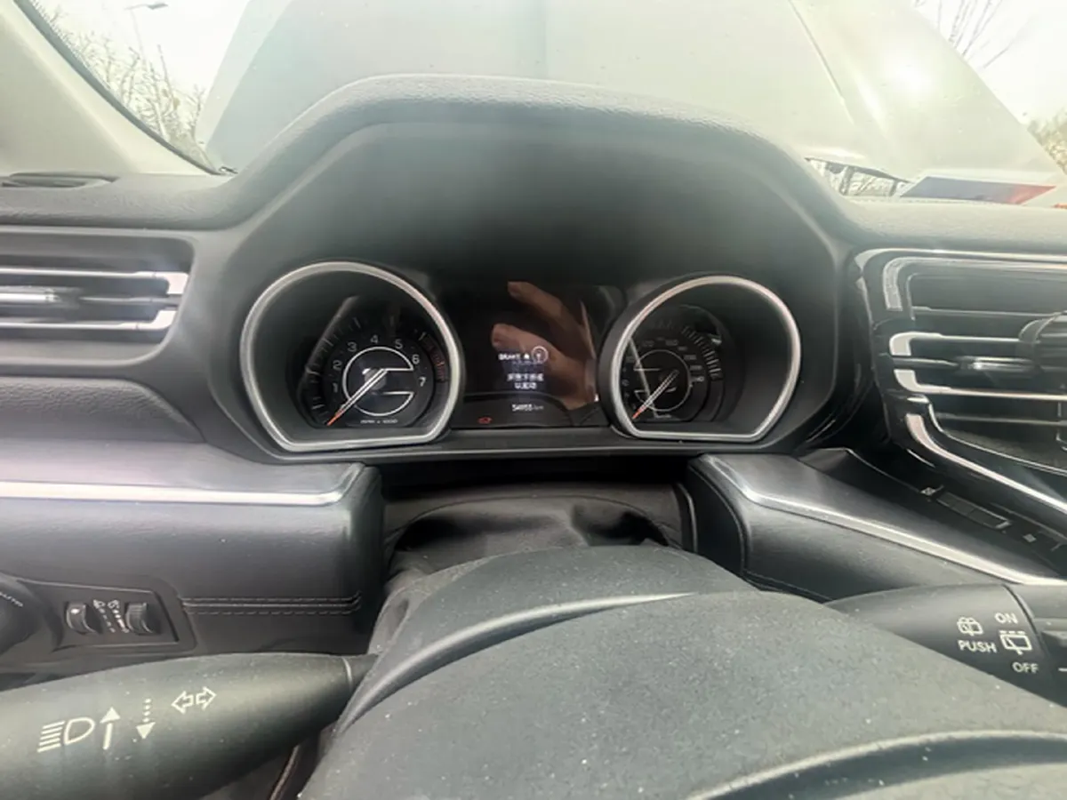 2018 Jeep Grand Commander 2.0T 265HP L4 9AT,autocango,china used car exporter,china ev exporter,chinese used car exporter,chinese used ev exporter