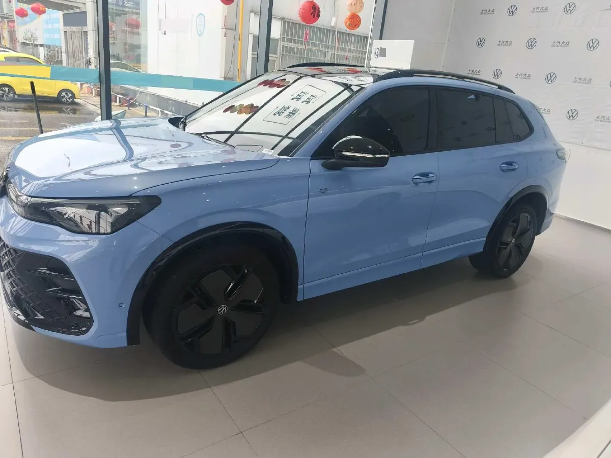 2024 Volkswagen Tiguan L 2.0T 220HP L4 7DCT,autocango,china used car exporter,china ev exporter,chinese used car exporter,chinese used ev exporter