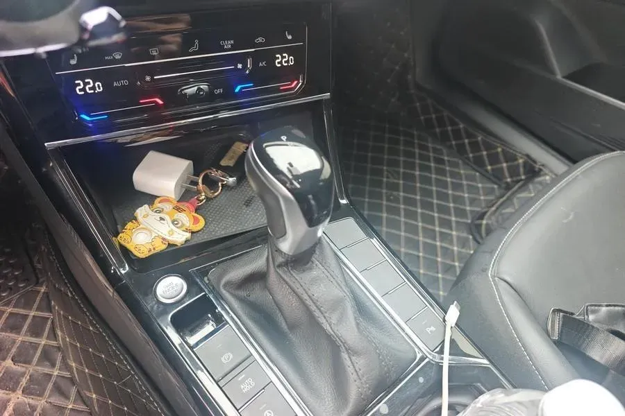 2023 Volkswagen Passat 2.0T 186HP L4 7DCT,autocango,china used car exporter,china ev exporter,chinese used car exporter,chinese used ev exporter