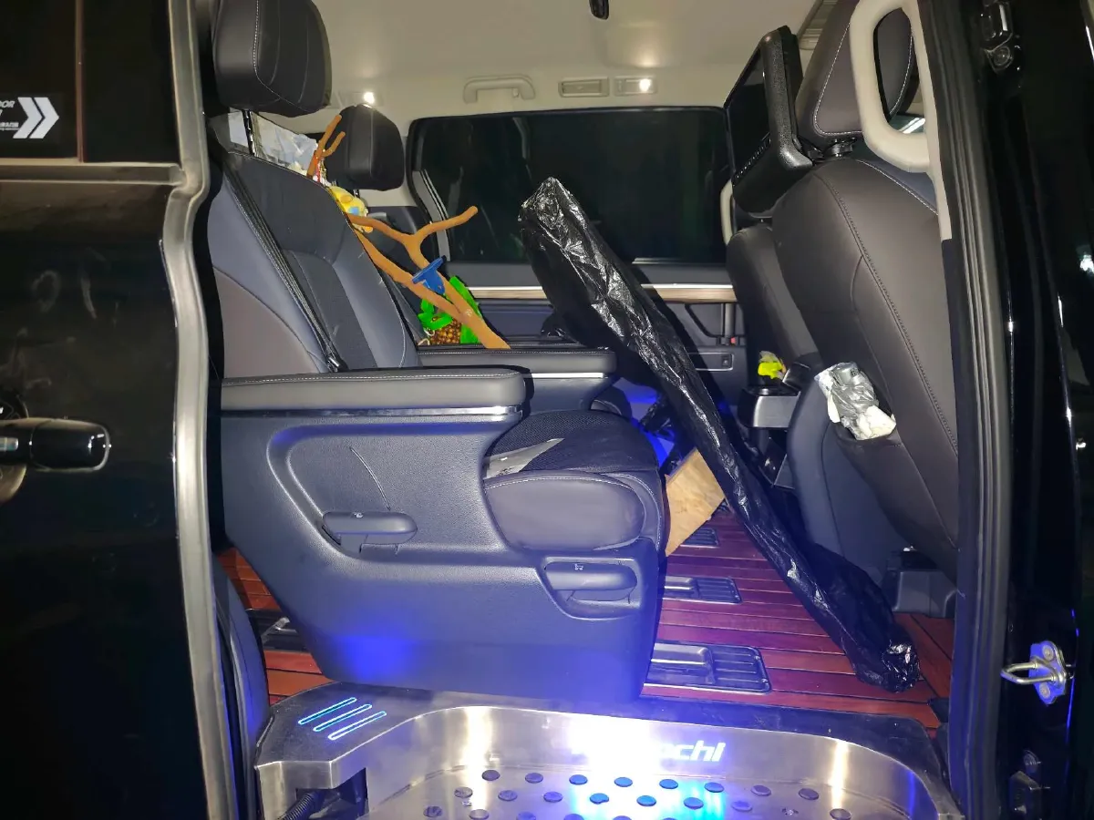 2021 GAC Trumpchi M8 2.0T 252HP L4 8AT,autocango,china used car exporter,china ev exporter,chinese used car exporter,chinese used ev exporter