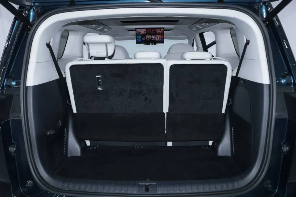 2025 Voyah Dream 1.5T 150HP L4 PHEV 41.7KWH,autocango,china used car exporter,china ev exporter,chinese used car exporter,chinese used ev exporter