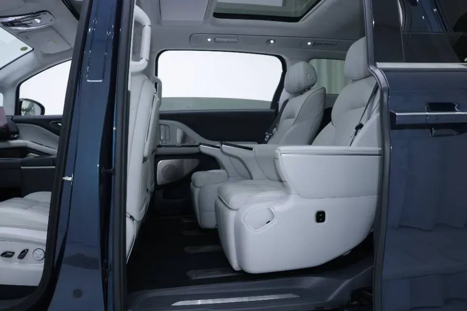 2025 Voyah Dream 1.5T 150HP L4 PHEV 41.7KWH,autocango,china used car exporter,china ev exporter,chinese used car exporter,chinese used ev exporter