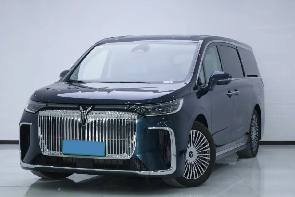 2025 Voyah Dream 1.5T 150HP L4 PHEV 41.7KWH,autocango,china used car exporter,china ev exporter,chinese used car exporter,chinese used ev exporter