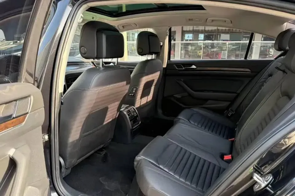 2019 Volkswagen Magotan 2.0T 186HP L4 7DCT,autocango,china used car exporter,china ev exporter,chinese used car exporter,chinese used ev exporter