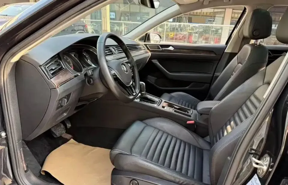 2019 Volkswagen Magotan 2.0T 186HP L4 7DCT,autocango,china used car exporter,china ev exporter,chinese used car exporter,chinese used ev exporter