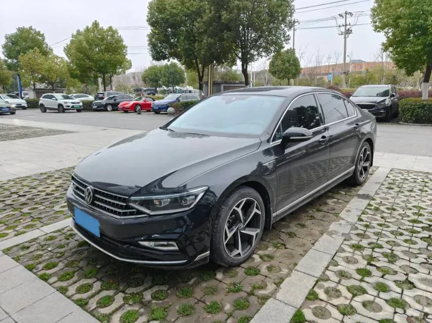 2023 Volkswagen Magotan 2.0T 186HP L4 7DCT,autocango,china used car exporter,china ev exporter,chinese used car exporter,chinese used ev exporter
