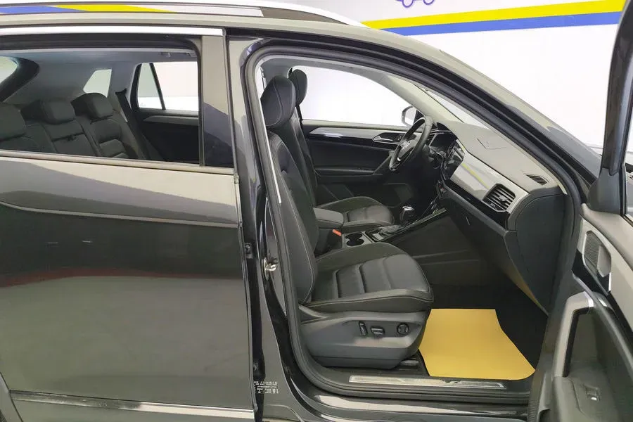 2019 Jeep Cherokee 2.0T 234HP L4 9AT,autocango,china used car exporter,china ev exporter,chinese used car exporter,chinese used ev exporter