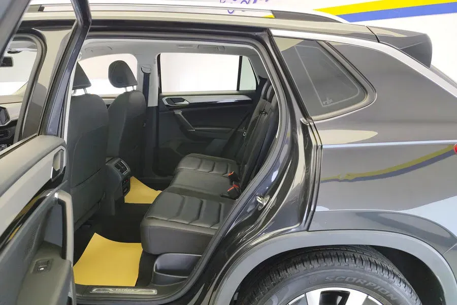 2019 Jeep Cherokee 2.0T 234HP L4 9AT,autocango,china used car exporter,china ev exporter,chinese used car exporter,chinese used ev exporter