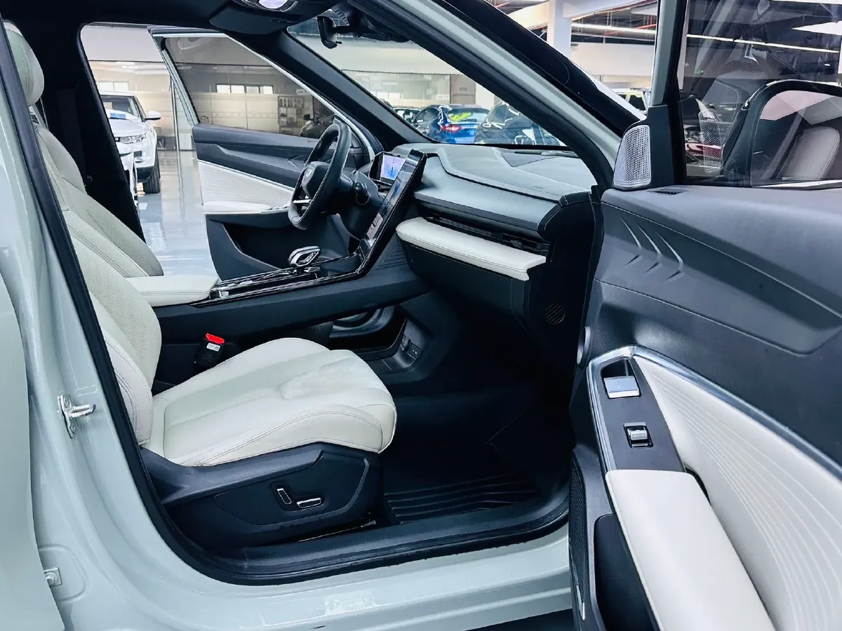 2023 Geely Azkarra 1.5T 181HP L4 7DCT,autocango,china used car exporter,china ev exporter,chinese used car exporter,chinese used ev exporter