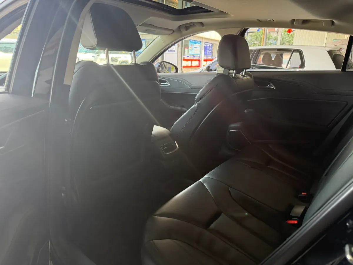 2022 HongQi H5 1.5T 169HP L4 7DCT,autocango,china used car exporter,china ev exporter,chinese used car exporter,chinese used ev exporter