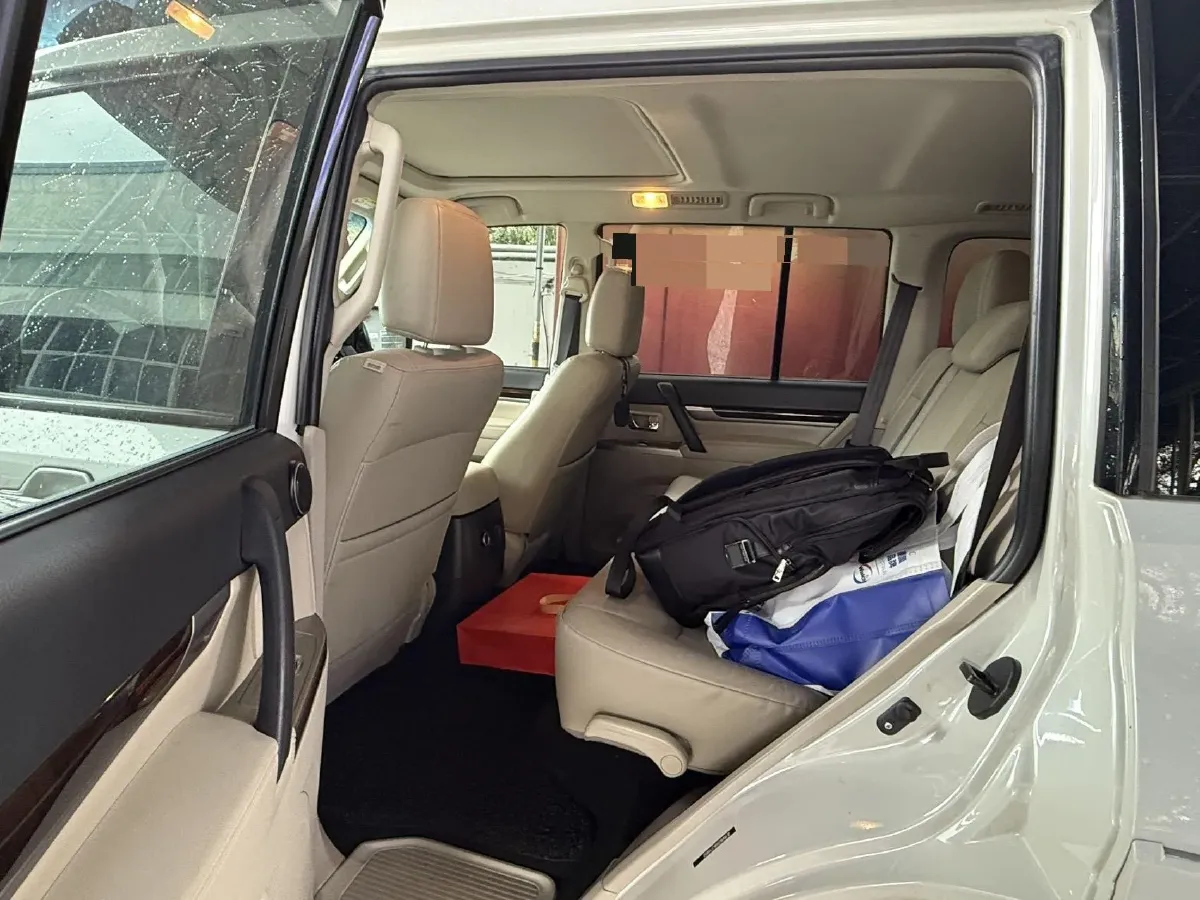 2018 Mitsubishi Pajero 3.0L 174HP V6 5AT,autocango,china used car exporter,china ev exporter,chinese used car exporter,chinese used ev exporter