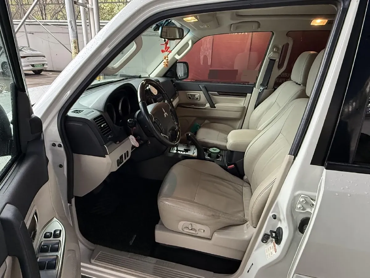 2018 Mitsubishi Pajero 3.0L 174HP V6 5AT,autocango,china used car exporter,china ev exporter,chinese used car exporter,chinese used ev exporter