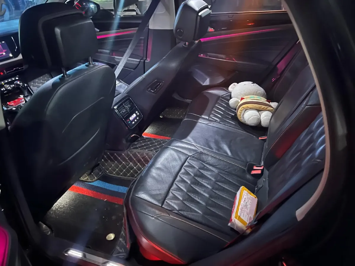 2019 Volvo V40 1.5T 152HP L4 6AT,autocango,china used car exporter,china ev exporter,chinese used car exporter,chinese used ev exporter