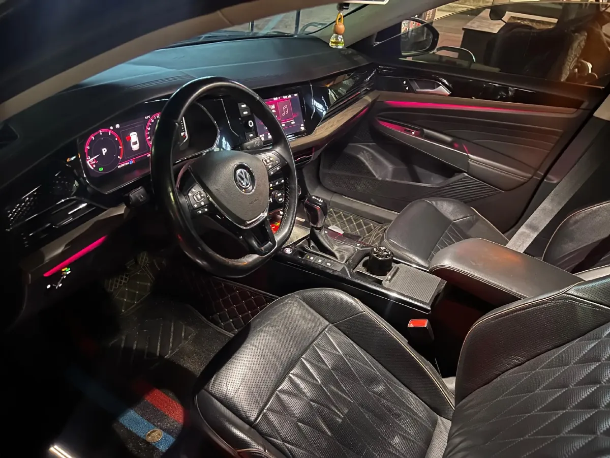 2019 Volvo V40 1.5T 152HP L4 6AT,autocango,china used car exporter,china ev exporter,chinese used car exporter,chinese used ev exporter