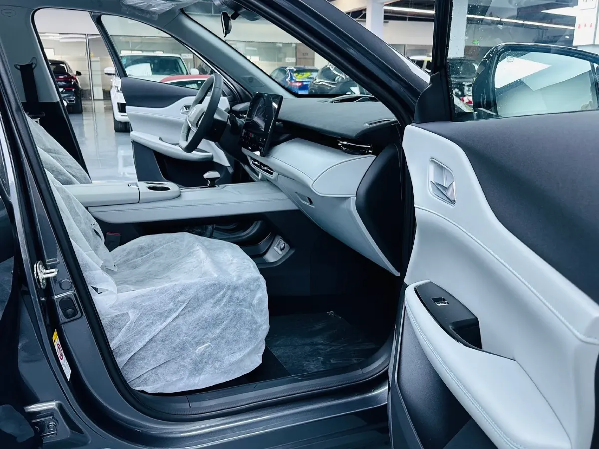 2025 ChangAn UNI-Z 1.5T 192HP L4 7DCT,autocango,china used car exporter,china ev exporter,chinese used car exporter,chinese used ev exporter