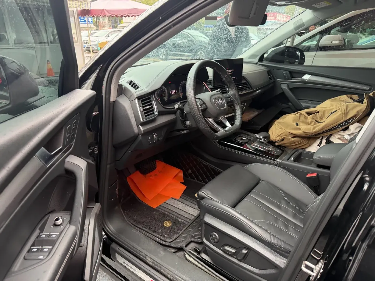 2022 Audi Q5L 2.0T 252HP L4 7DCT,autocango,china used car exporter,china ev exporter,chinese used car exporter,chinese used ev exporter