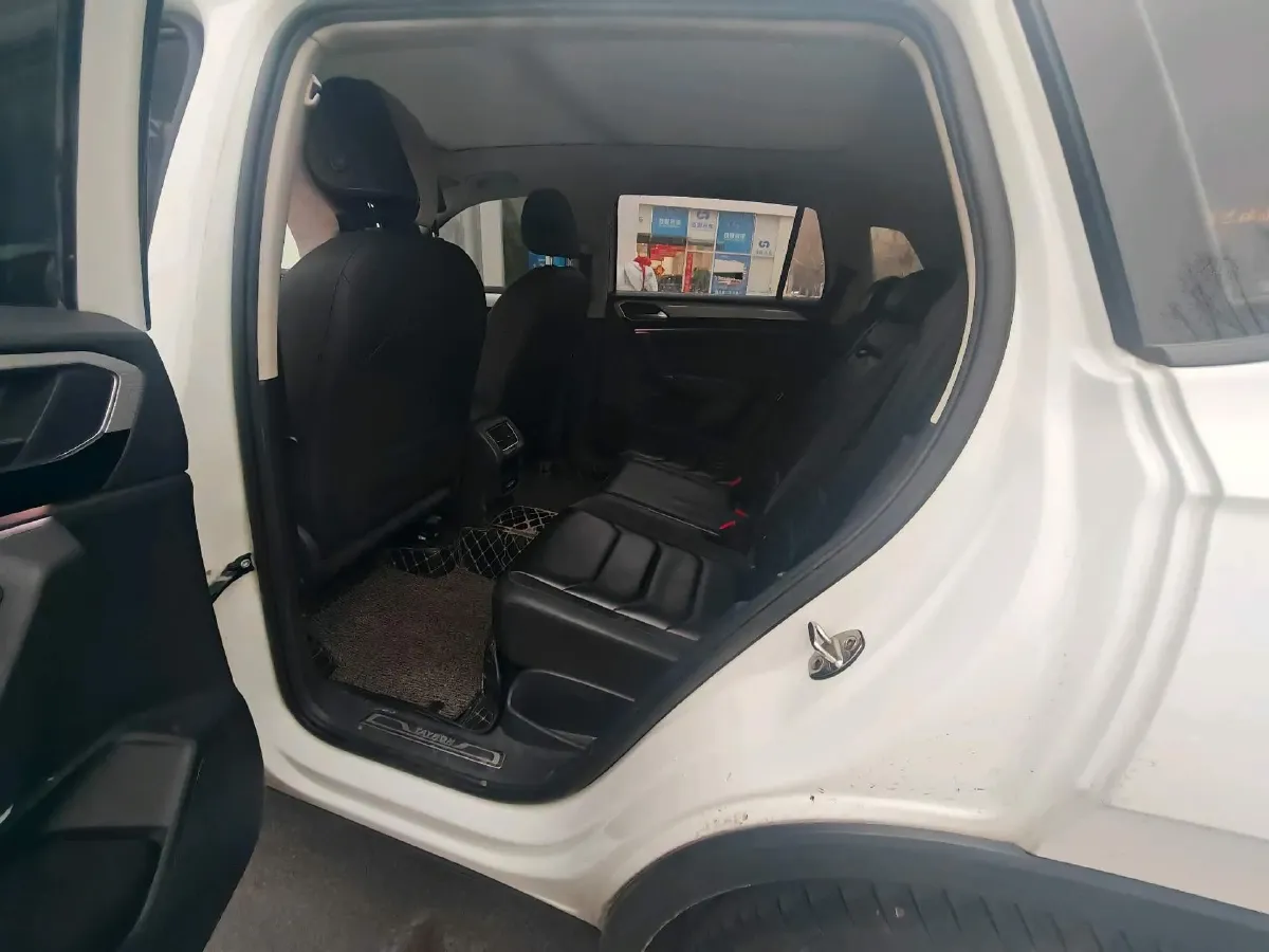 2019 MINI CLUBMAN 1.5T 102HP L3 6AT,autocango,china used car exporter,china ev exporter,chinese used car exporter,chinese used ev exporter