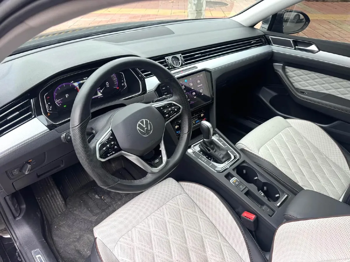 2023 Volkswagen Magotan 2.0T 186HP L4 7DCT,autocango,china used car exporter,china ev exporter,chinese used car exporter,chinese used ev exporter