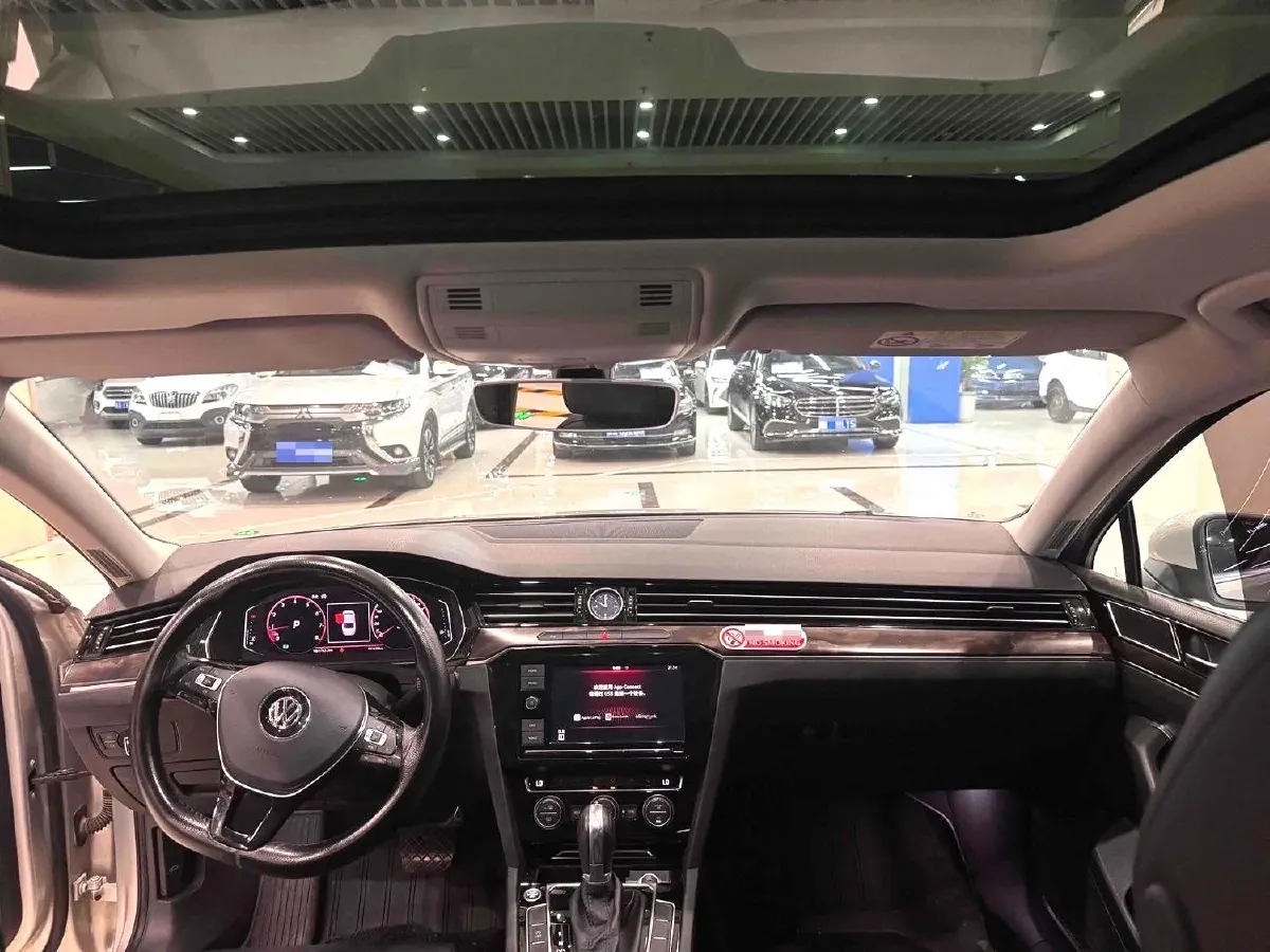 2019 Volkswagen Magotan 2.0T 186HP L4 7DCT,autocango,china used car exporter,china ev exporter,chinese used car exporter,chinese used ev exporter