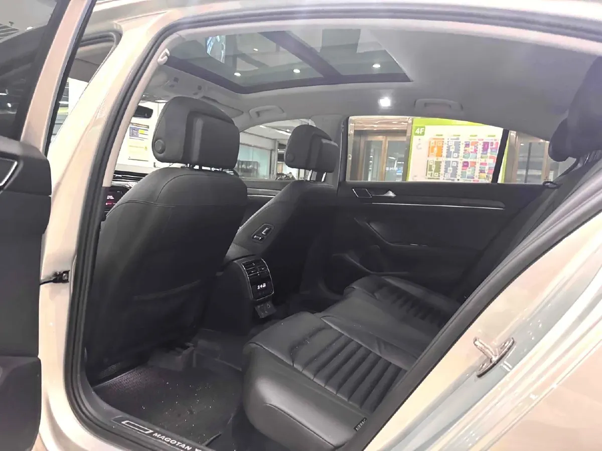 2019 Volkswagen Magotan 2.0T 186HP L4 7DCT,autocango,china used car exporter,china ev exporter,chinese used car exporter,chinese used ev exporter