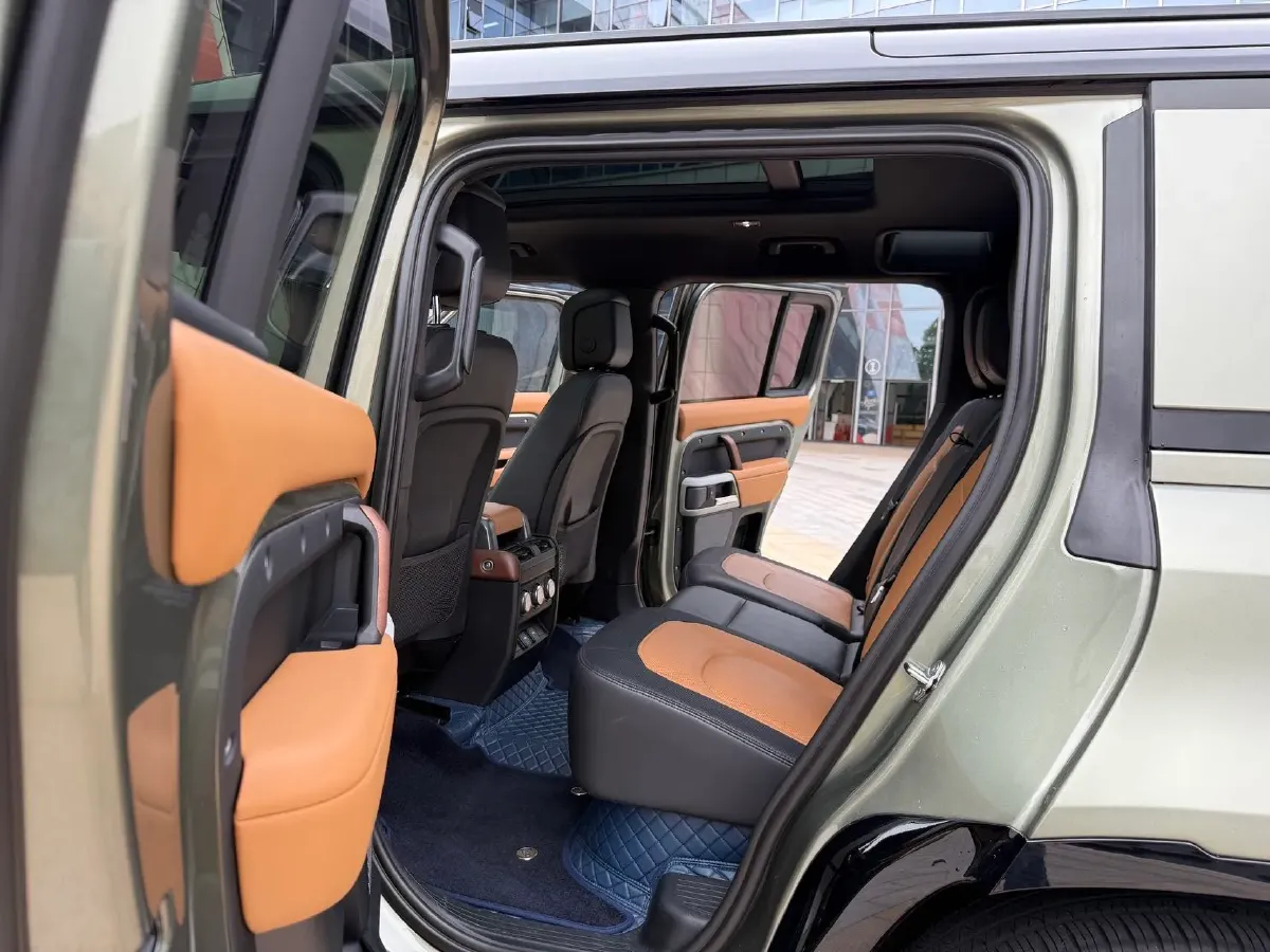 2024 Land Rover Defender 3.0T 400HP L6 8AT,autocango,china used car exporter,china ev exporter,chinese used car exporter,chinese used ev exporter
