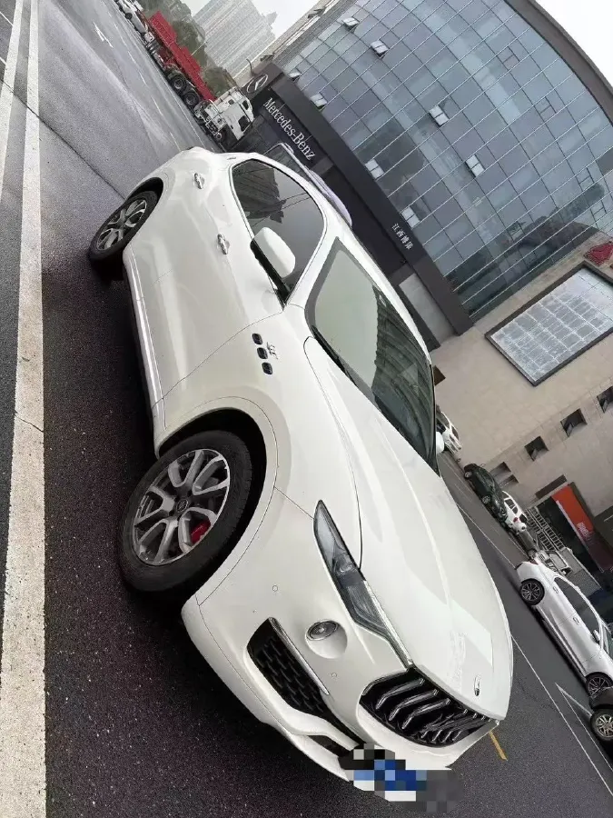 2022 Maserati Levante 2.0T 330HP L4 8AT,autocango,china used car exporter,china ev exporter,chinese used car exporter,chinese used ev exporter