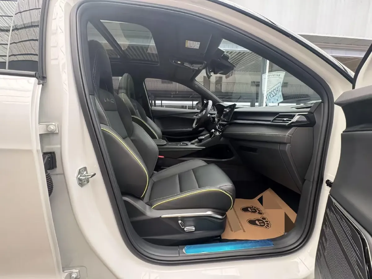 2023 LYNK&CO 06 1.5T 181HP L4 7DCT,autocango,china used car exporter,china ev exporter,chinese used car exporter,chinese used ev exporter