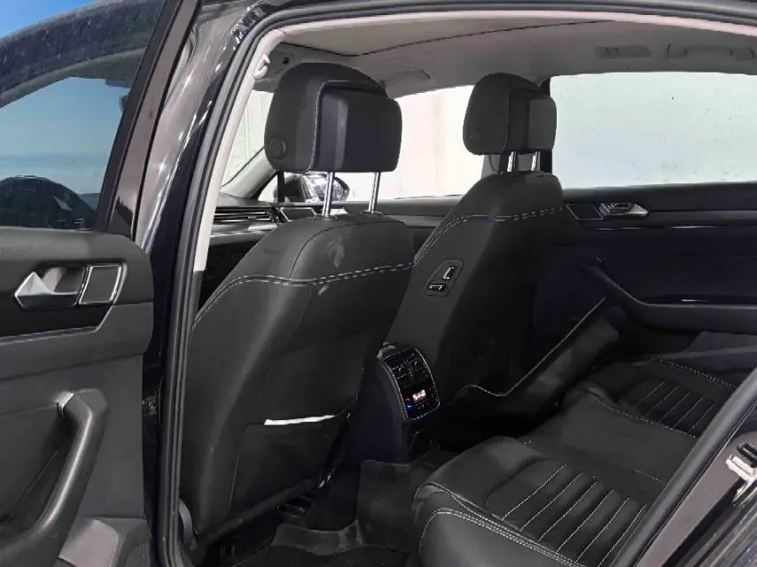 2020 Volkswagen Magotan 2.0T 186HP L4 7DCT,autocango,china used car exporter,china ev exporter,chinese used car exporter,chinese used ev exporter