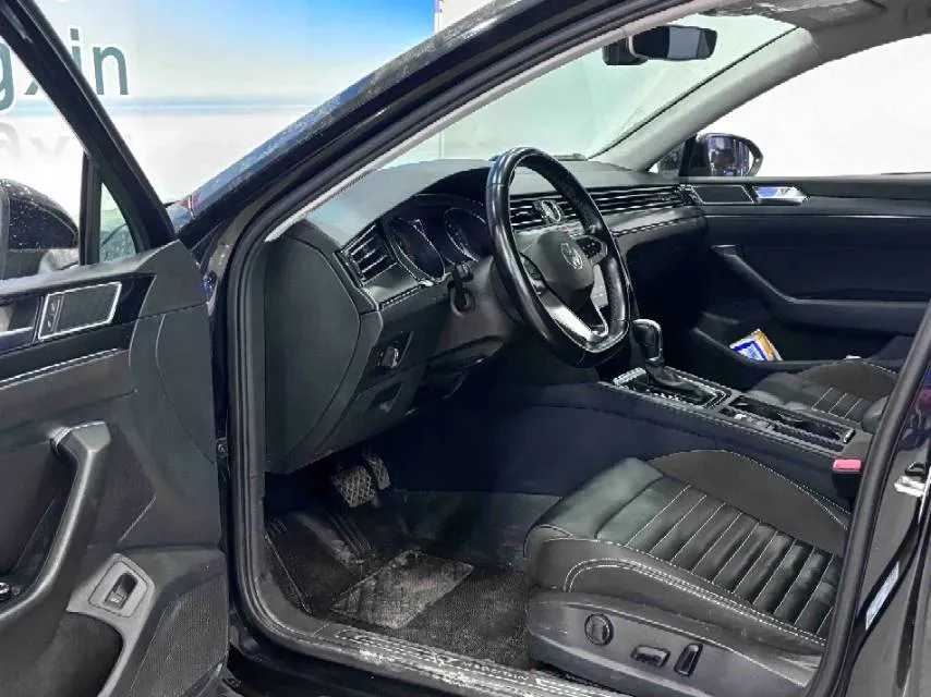 2020 Volkswagen Magotan 2.0T 186HP L4 7DCT,autocango,china used car exporter,china ev exporter,chinese used car exporter,chinese used ev exporter