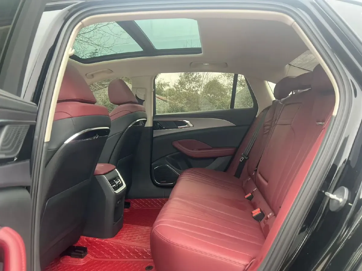 2024 HongQi H5 2.0T 224HP L4 8AT,autocango,china used car exporter,china ev exporter,chinese used car exporter,chinese used ev exporter