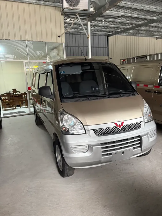 2021 WuLing RongGuang 1.5L 99HP L4 5MT,autocango,china used car exporter,china ev exporter,chinese used car exporter,chinese used ev exporter